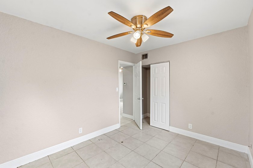 Turnkey Quadplex easy to show. The property has all impact - photo 21