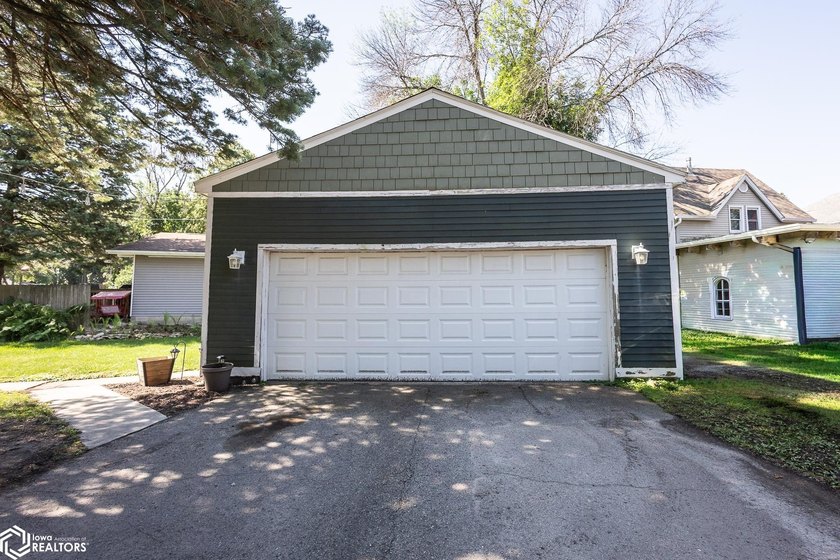This classic home offers timeless charm, generous living space - photo 23