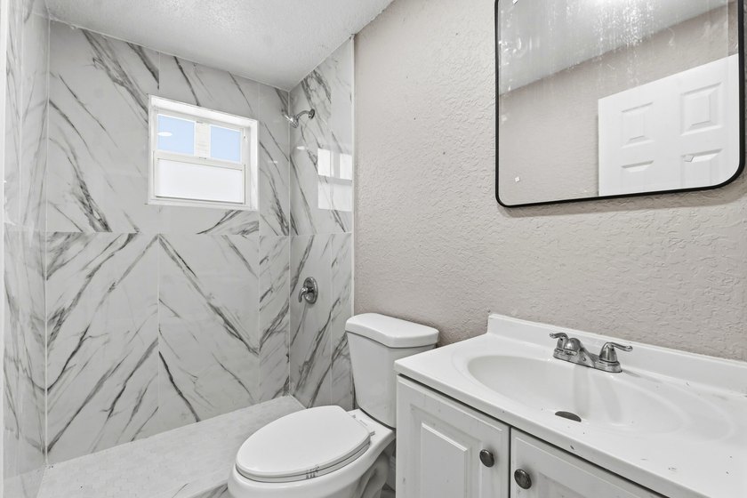 Turnkey Quadplex easy to show. The property has all impact - photo 23