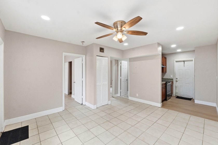Turnkey Quadplex easy to show. The property has all impact - photo 28