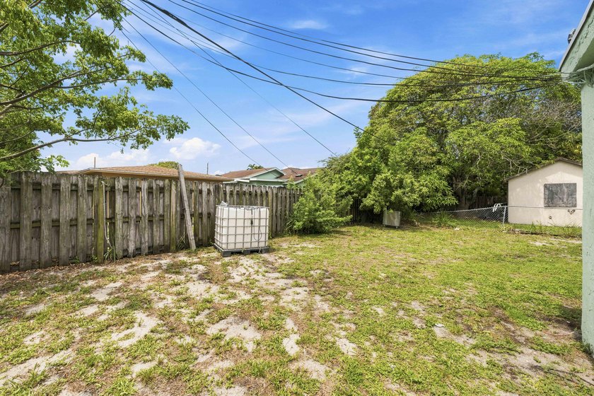 Turnkey Quadplex easy to show. The property has all impact - photo 30