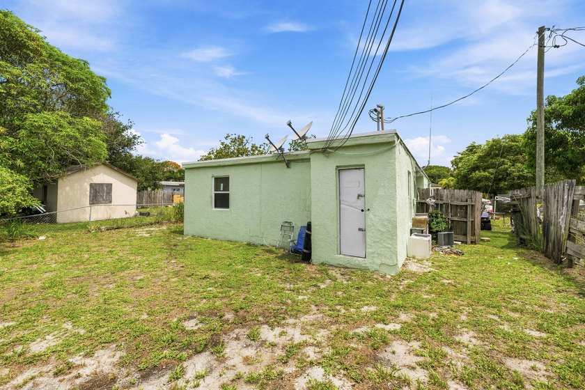 Turnkey Quadplex easy to show. The property has all impact - photo 31