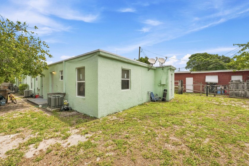 Turnkey Quadplex easy to show. The property has all impact - photo 32