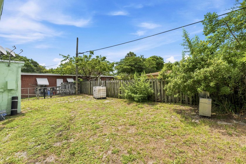 Turnkey Quadplex easy to show. The property has all impact - photo 33