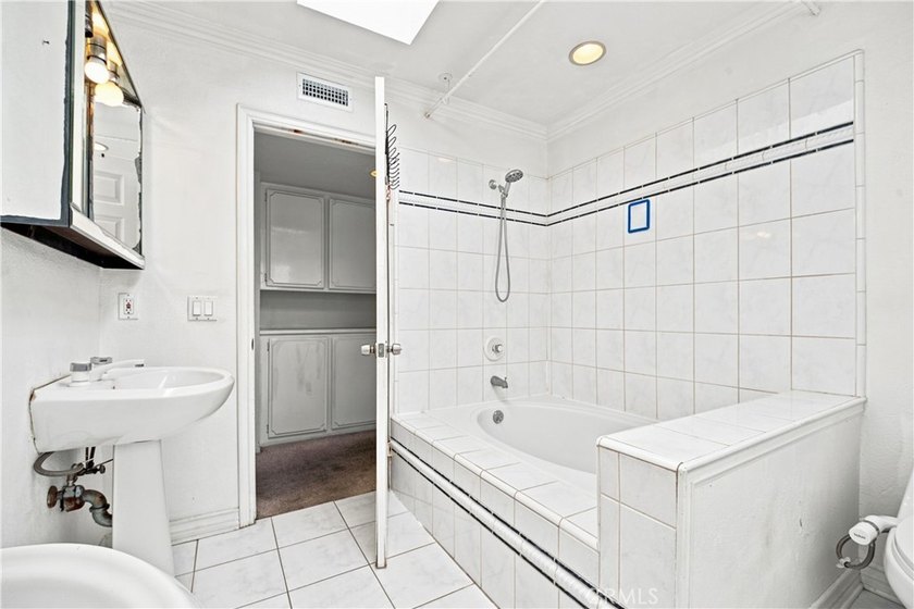 Downtown Huntington Beach Fixer Opportunity! Rare opportunity to - photo 35