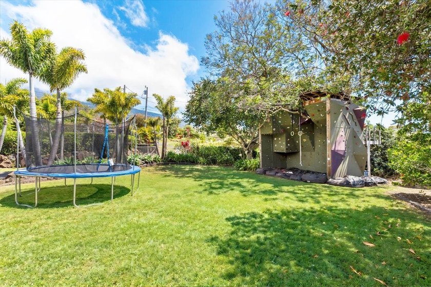 Nestled along a peaceful country road in highly sought-after - photo 44