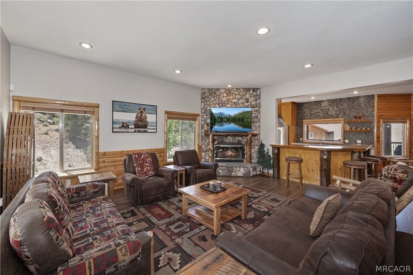 Perched in the prestigious Castle Glen Estates, this exceptional - photo 8