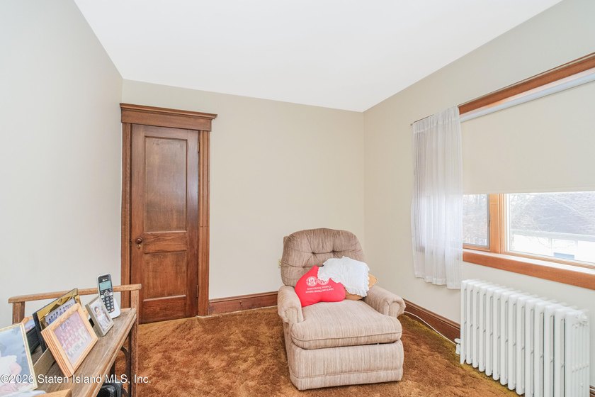 Location!,in the heart of Westerleigh, with old world charm - photo 8