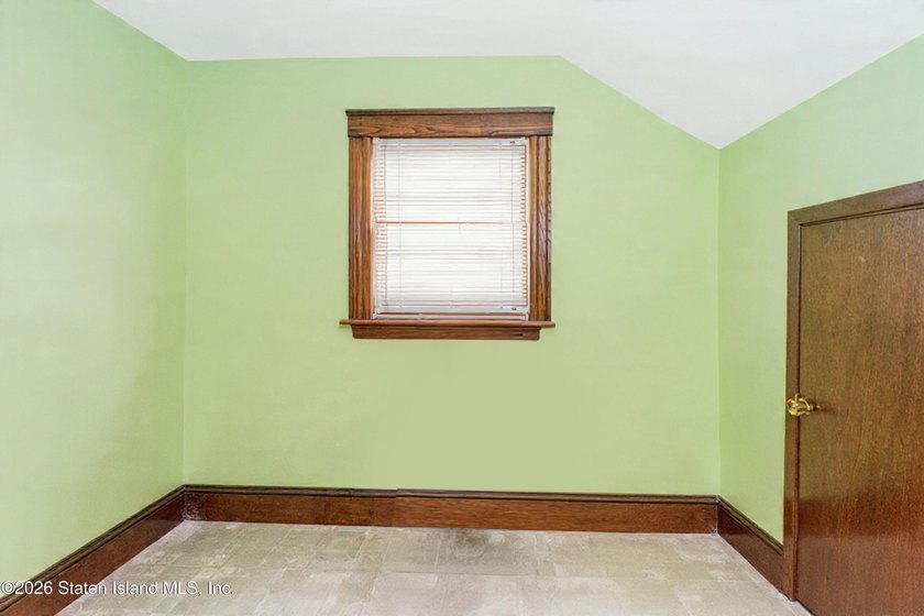 Location!,in the heart of Westerleigh, with old world charm - photo 9