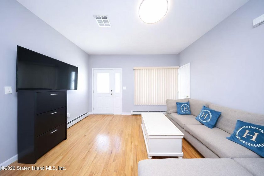 Built in 2005 this one family Colonial features spacious - photo 5