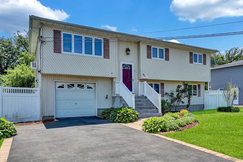 Wide-Line High Ranch featuring 4-5 bedrooms, 2 Full Baths, a Den - photo 3