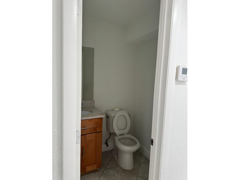 ''AS IS AS SALE'' Beautiful 3-bedroom, 1.5-bathroom townhouse - photo 11