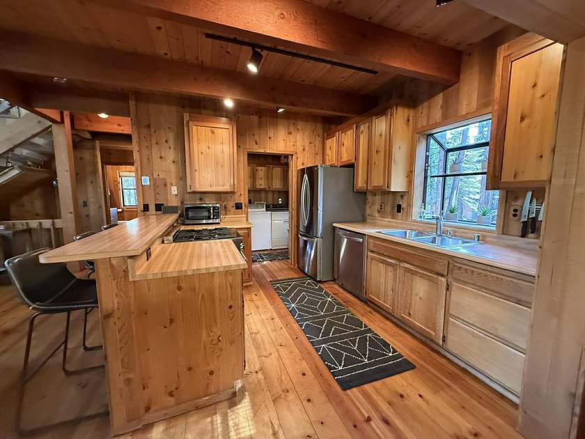 Spacious mountain home located in the highly desirable Lake - photo 13