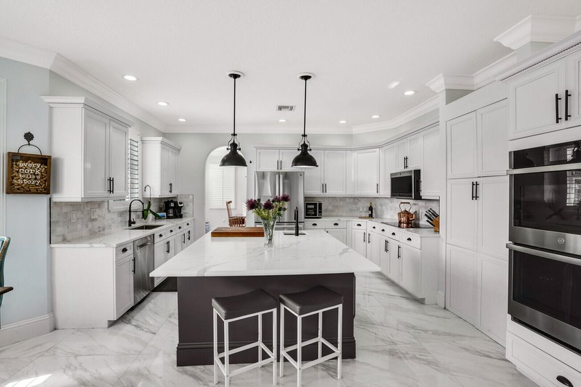 Searching for a home that truly impresses? Your search ends - photo 15