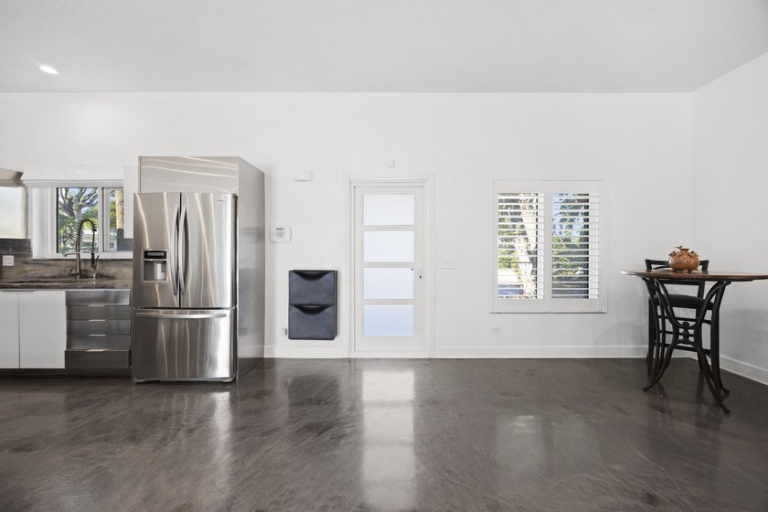 Great investment property tenant in place. Beautifully renovated - photo 5