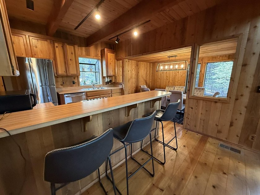 Spacious mountain home located in the highly desirable Lake - photo 16