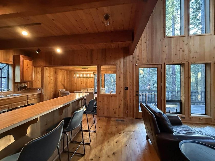 Spacious mountain home located in the highly desirable Lake - photo 17