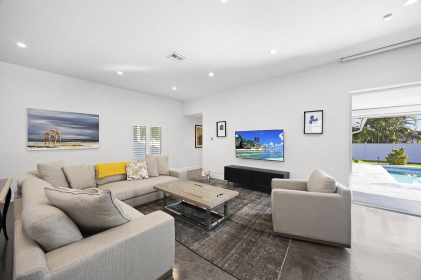 Great investment property tenant in place. Beautifully renovated - photo 7