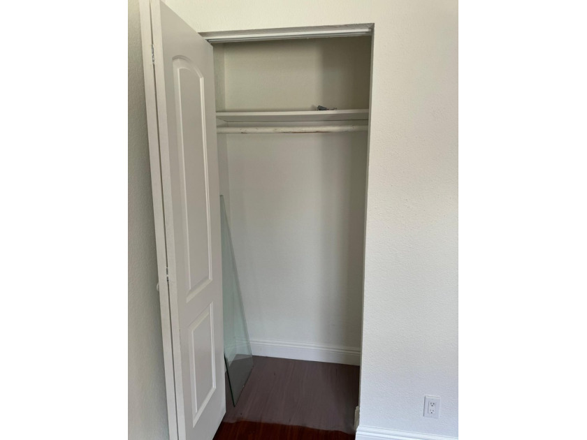 ''AS IS AS SALE'' Beautiful 3-bedroom, 1.5-bathroom townhouse - photo 17