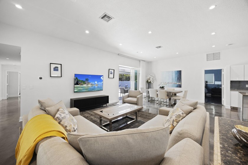 Great investment property tenant in place. Beautifully renovated - photo 8