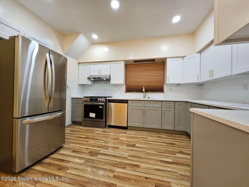 Hot Sale: Prime 2-Family Detached Home at 232 Hylan Blvd, Staten - photo 6