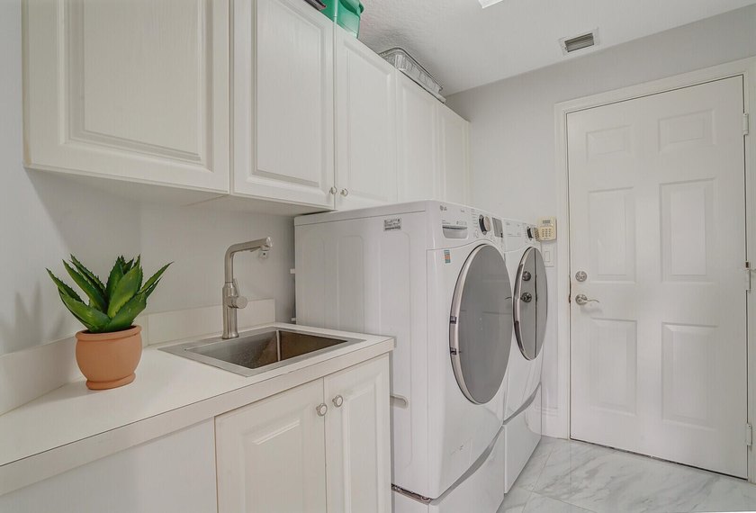 Searching for a home that truly impresses? Your search ends - photo 28