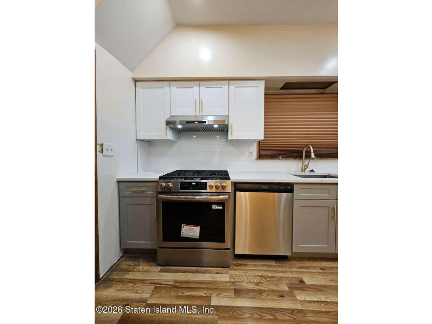 Hot Sale: Prime 2-Family Detached Home at 232 Hylan Blvd, Staten - photo 9