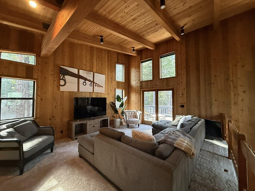 Spacious mountain home located in the highly desirable Lake - photo 30
