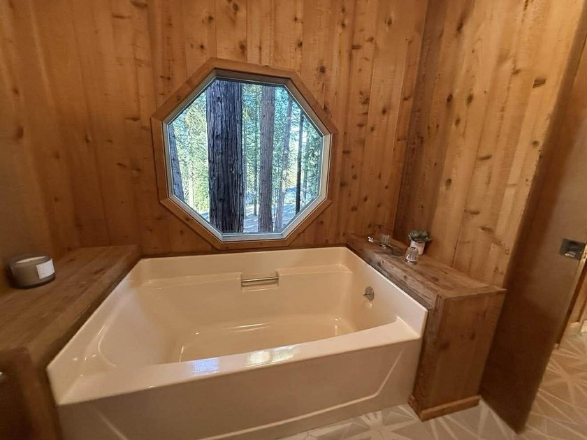 Spacious mountain home located in the highly desirable Lake - photo 33