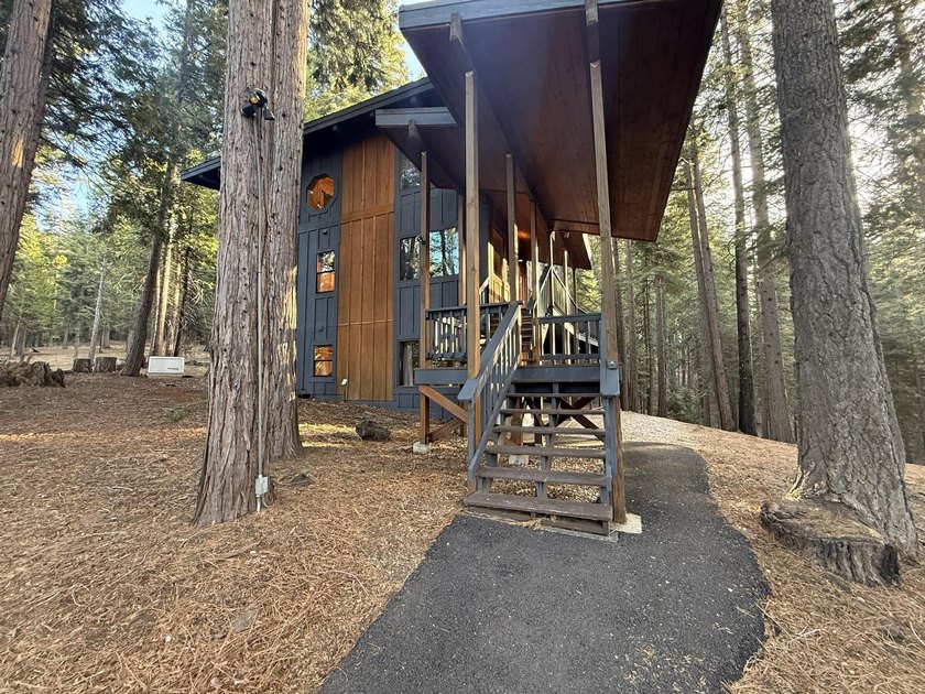 Spacious mountain home located in the highly desirable Lake - photo 45