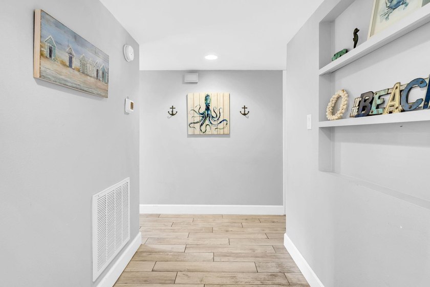 Show-stopper fully renovated ground floor golf villa is a - photo 3