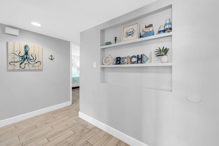 Show-stopper fully renovated ground floor golf villa is a - photo 4
