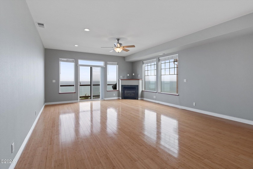 OCEANFRONT high bank townhome features sweeping ocean views that - photo 7