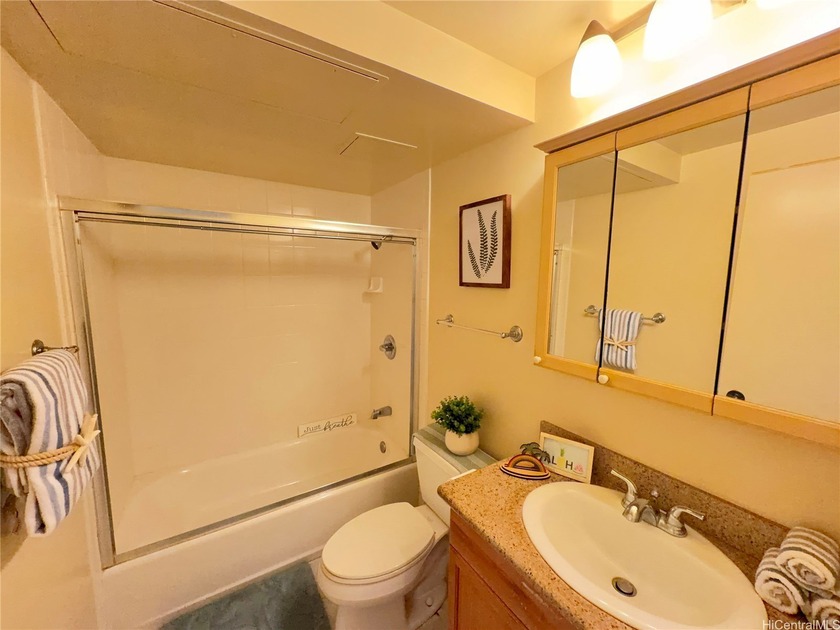 Very quiet and private building. Fairway Manor has only 4 units - photo 8