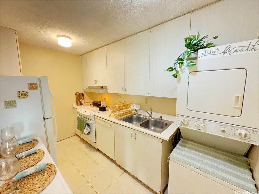 Very quiet and private building. Fairway Manor has only 4 units - photo 9