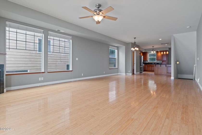 OCEANFRONT high bank townhome features sweeping ocean views that - photo 9