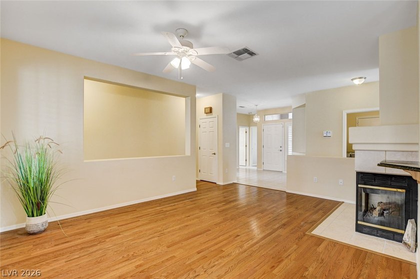 Welcome to the beautifully upgraded *Amber* model home in the - photo 5