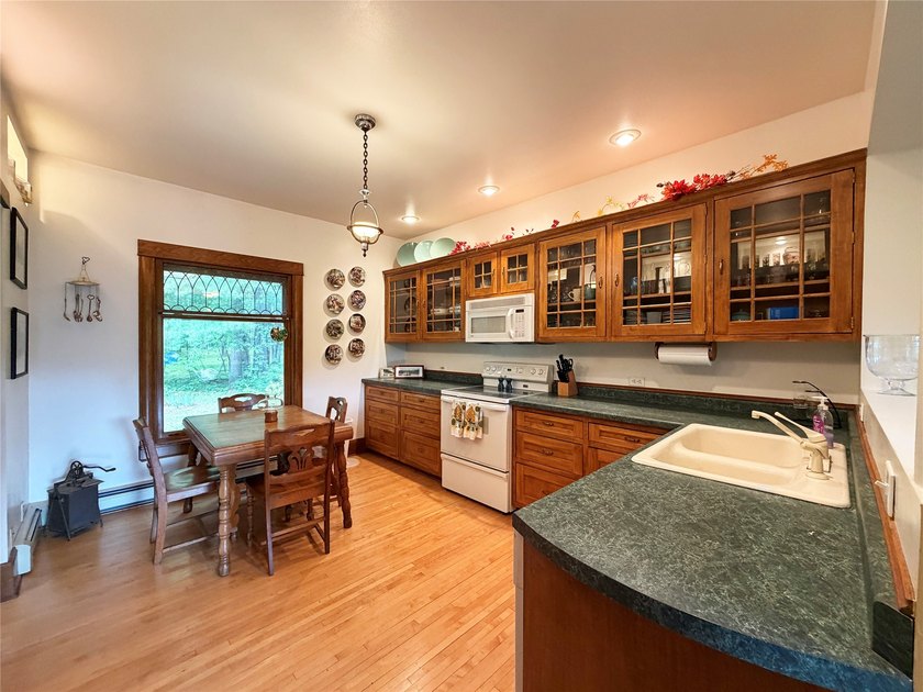 Welcome to this beautifully restored and remodeled PRE-INSPECTED - photo 9