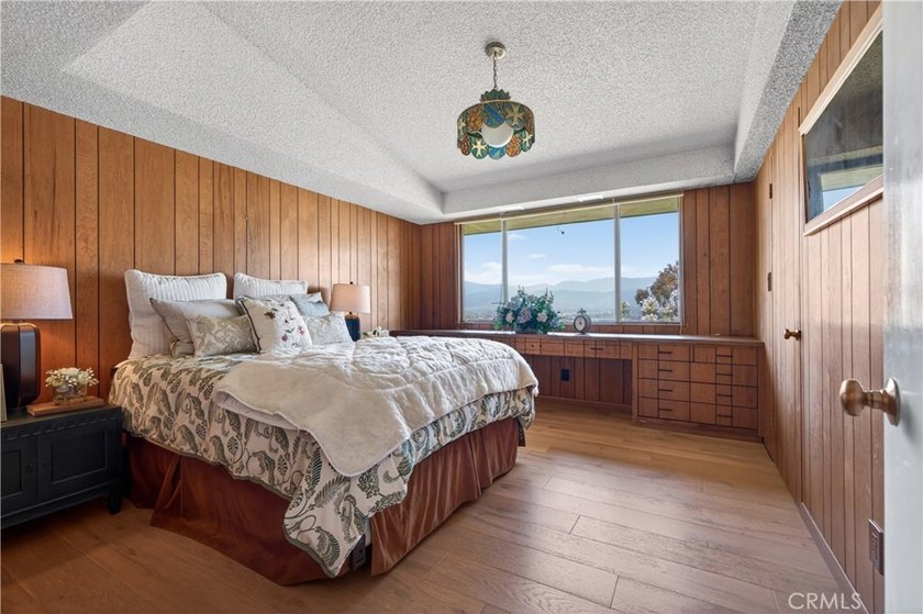 VIEW, VIEW, VIEW. This exceptional mid-century modern residence - photo 14