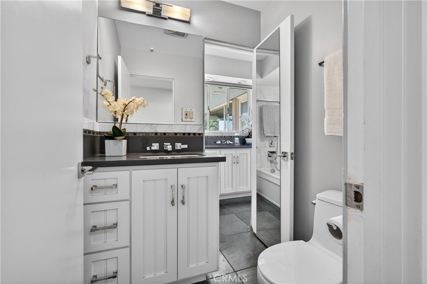 VIEW, VIEW, VIEW. This exceptional mid-century modern residence - photo 16