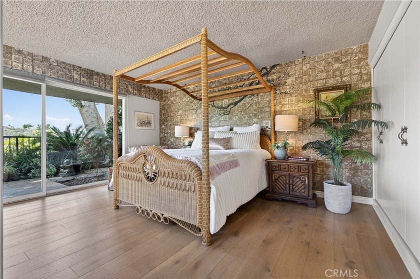 VIEW, VIEW, VIEW. This exceptional mid-century modern residence - photo 21