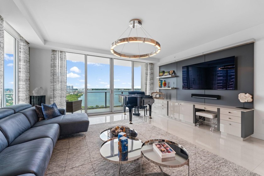 Experience the finest in Ocean to Intracoastal living in 5000 N - photo 25