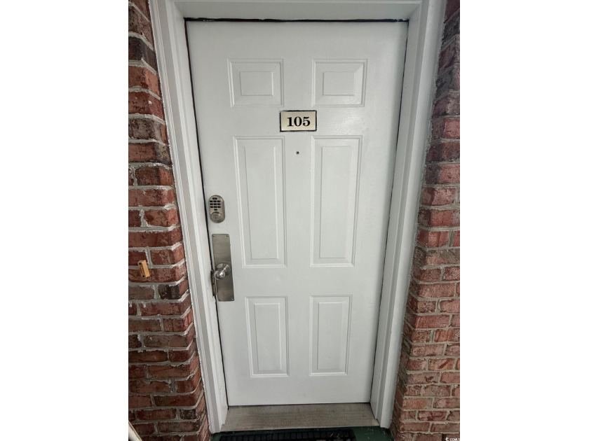 Fully Remodeled, First Floor, Corner End Unit with a Private One - photo 29