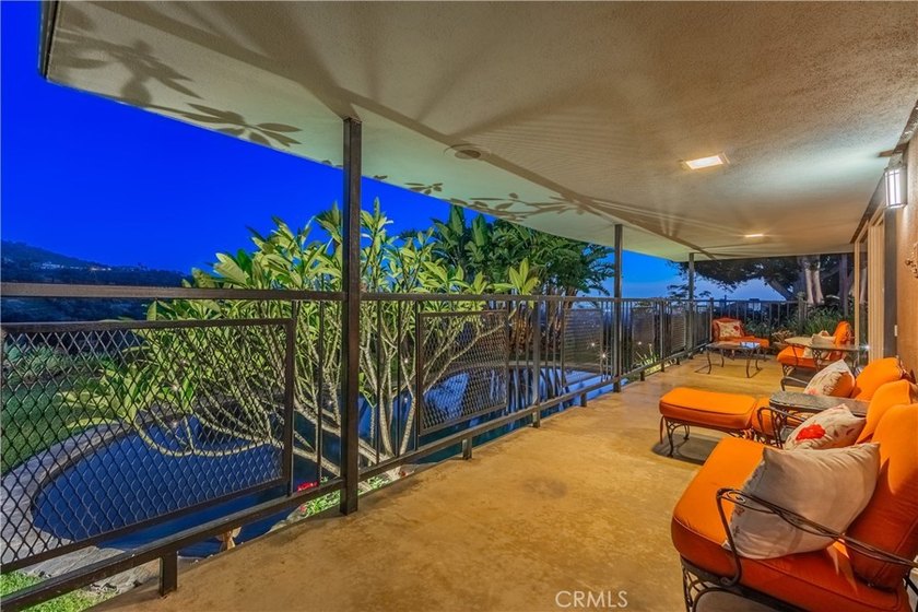 VIEW, VIEW, VIEW. This exceptional mid-century modern residence - photo 33