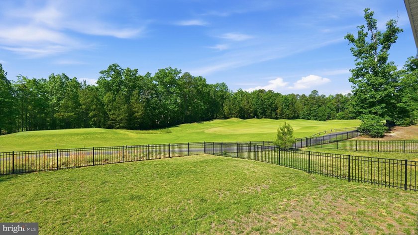 Enjoy easy living in the sought-after Pendleton golf course - photo 34