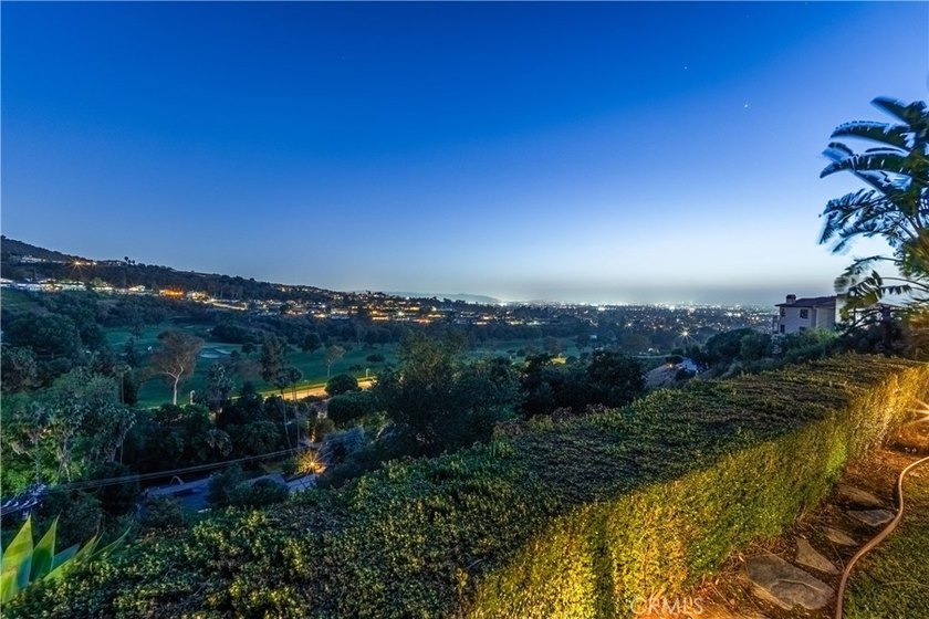 VIEW, VIEW, VIEW. This exceptional mid-century modern residence - photo 43