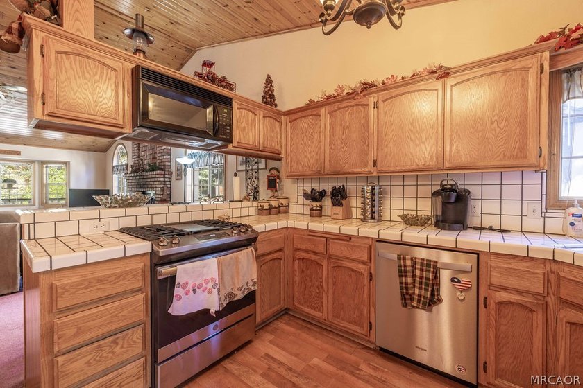 This cute Shay Meadows home could make a great residence or - photo 7