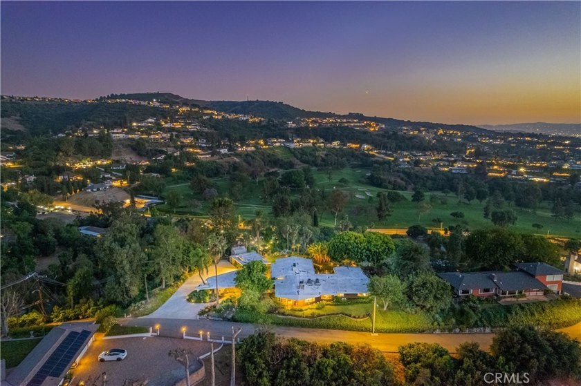 VIEW, VIEW, VIEW. This exceptional mid-century modern residence - photo 47