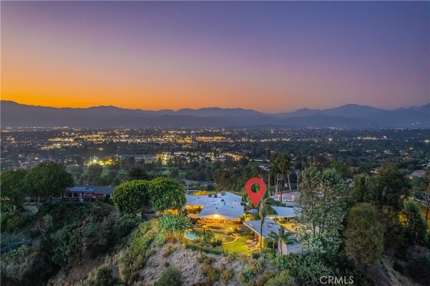 VIEW, VIEW, VIEW. This exceptional mid-century modern residence - photo 48