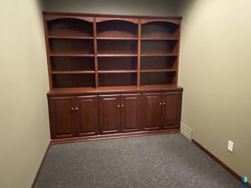 This is a rare opportunity to purchase a newly remodeled office - photo 10
